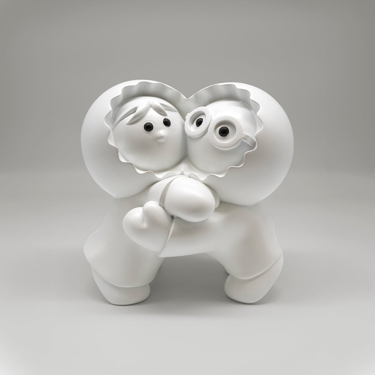Les Chéris – sculpture Anooki en résine peinte à la main, vue 1