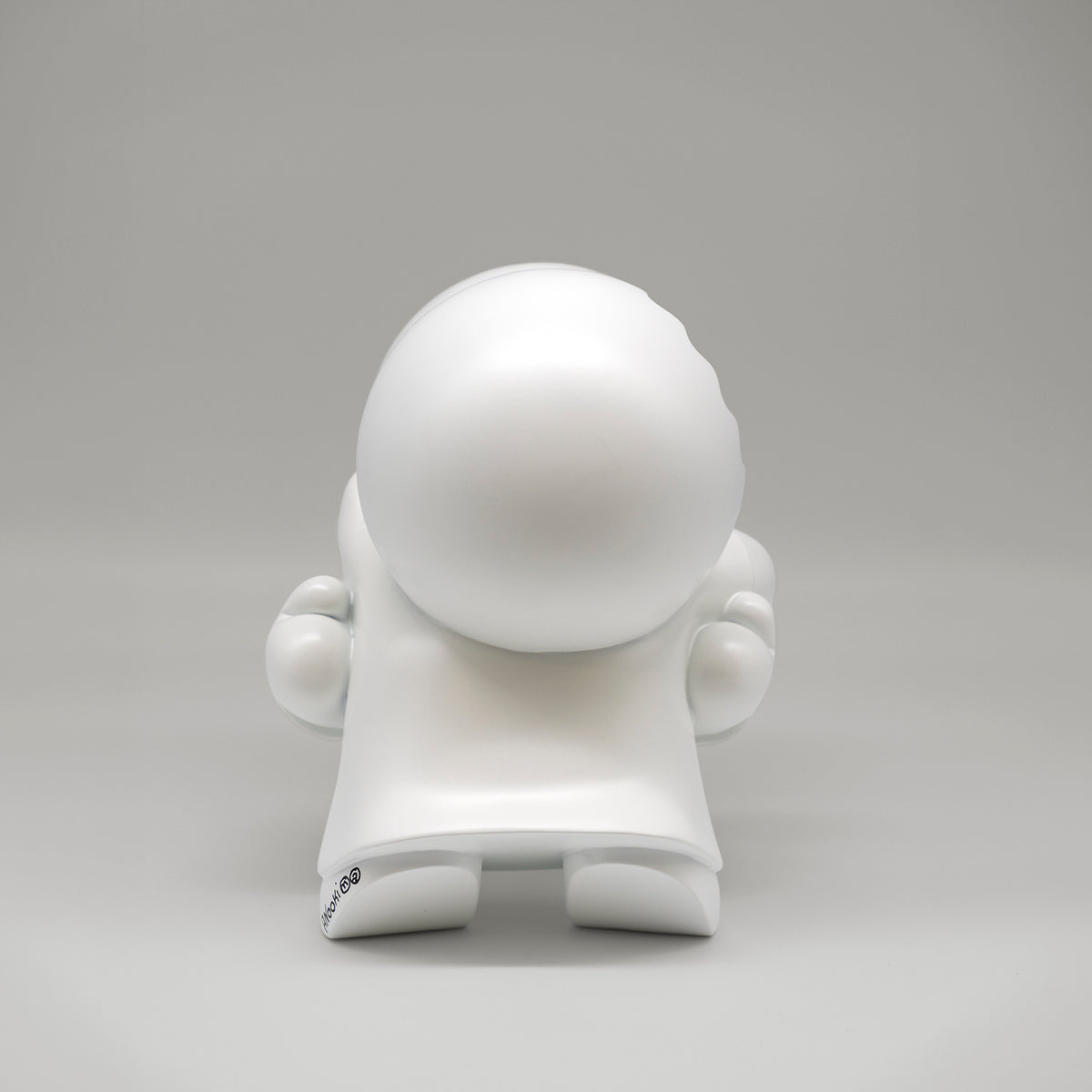 Les Chéris – sculpture Anooki en résine peinte à la main, vue 7