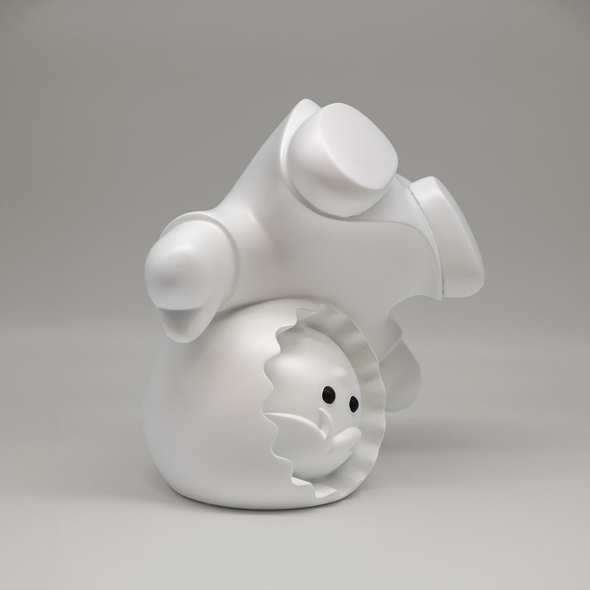 Les Joueurs – sculpture Anooki en résine peinte à la main, vue 5