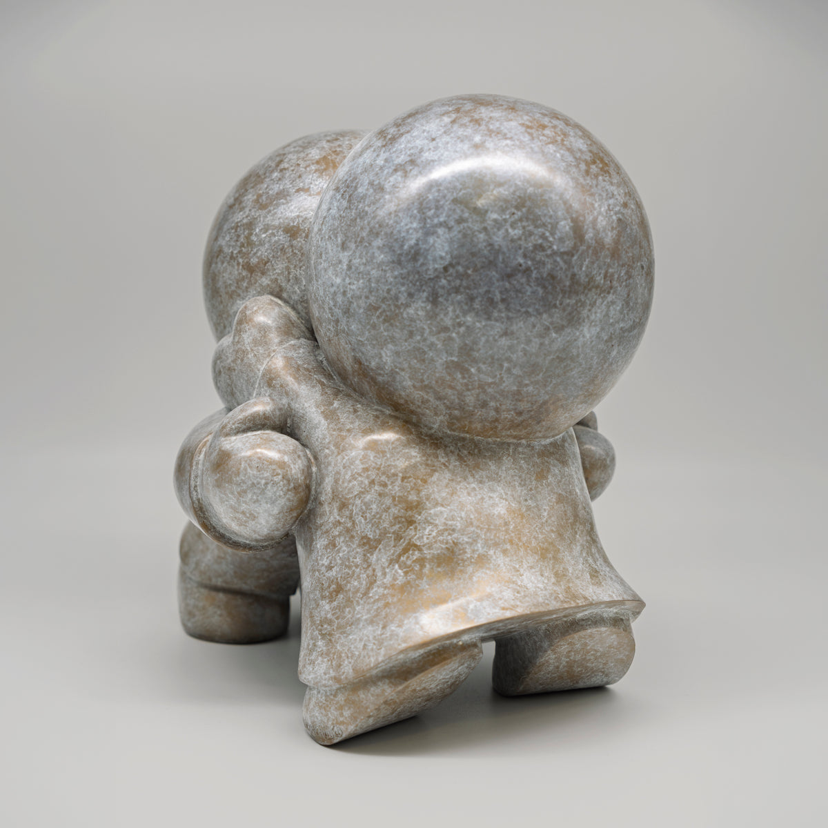 Les Chéris – sculpture Anooki en bronze patiné blanc, vue 6